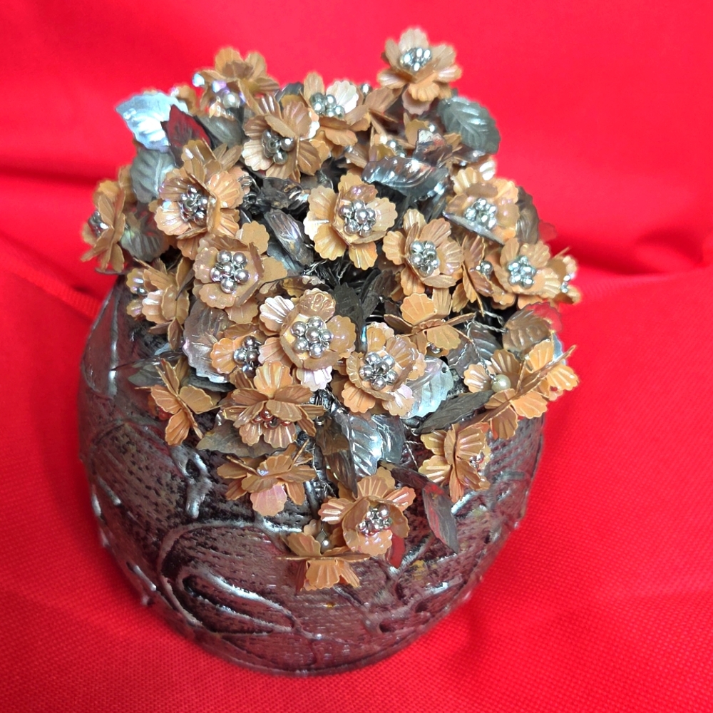 ❤️❤️ Vintage Decorative Flower With Pewter Clay Pot